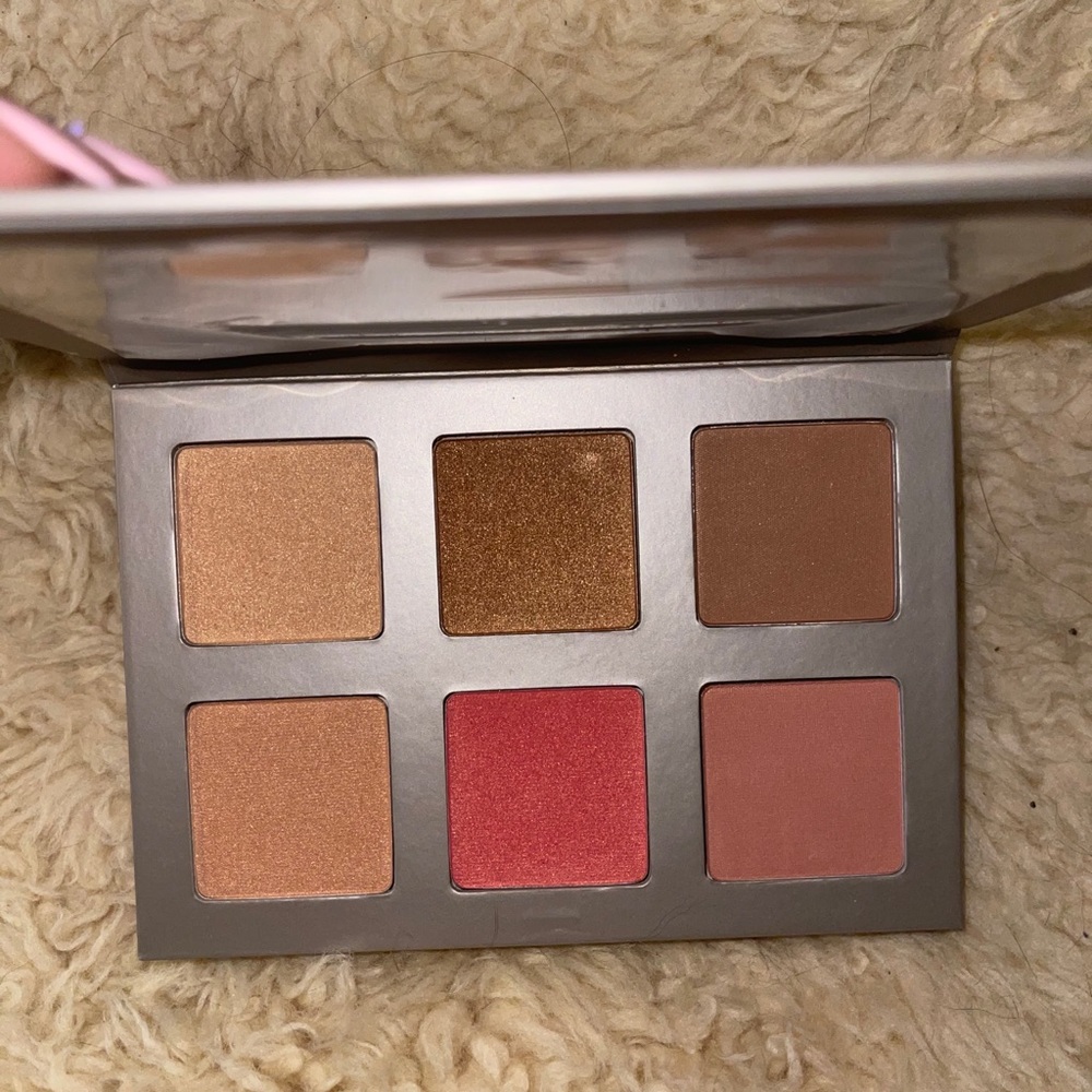 Iconic London blaze chaser face palette